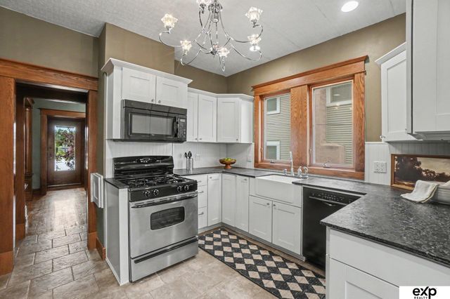 1403 S 8 Street, Omaha, NE 68108
