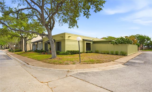 22 Lake Shore Dr, Corpus Christi, TX 78413