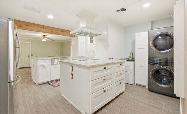 22 Lake Shore Dr, Corpus Christi, TX 78413