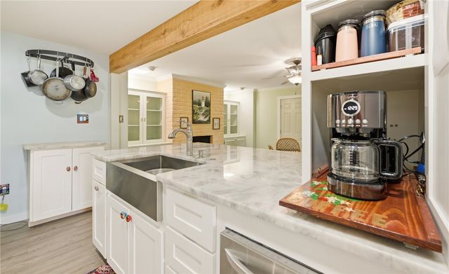 22 Lake Shore Dr, Corpus Christi, TX 78413