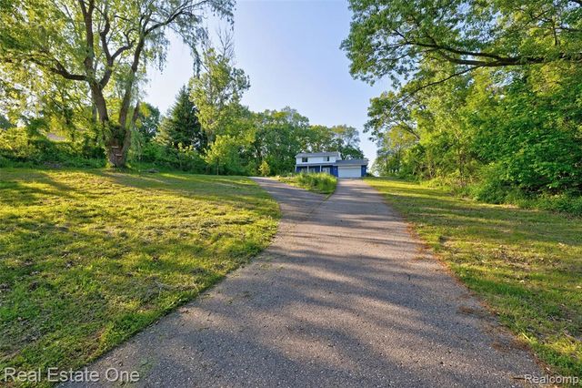 4161 Seymour Lake Road, Oxford, MI 48371