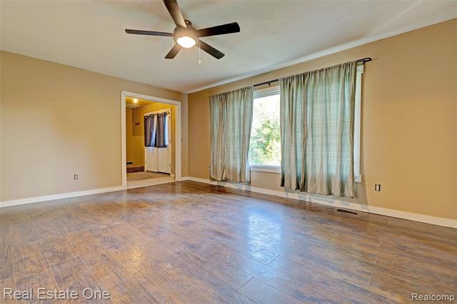 4161 Seymour Lake Road, Oxford, MI 48371