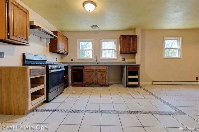 4161 Seymour Lake Road, Oxford, MI 48371
