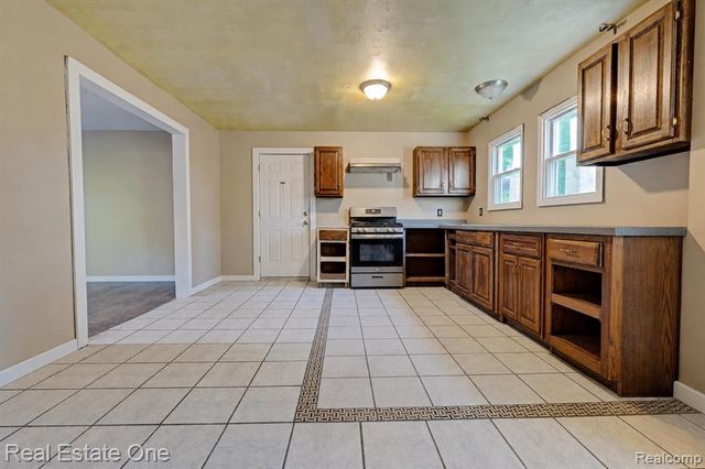 4161 Seymour Lake Road, Oxford, MI 48371