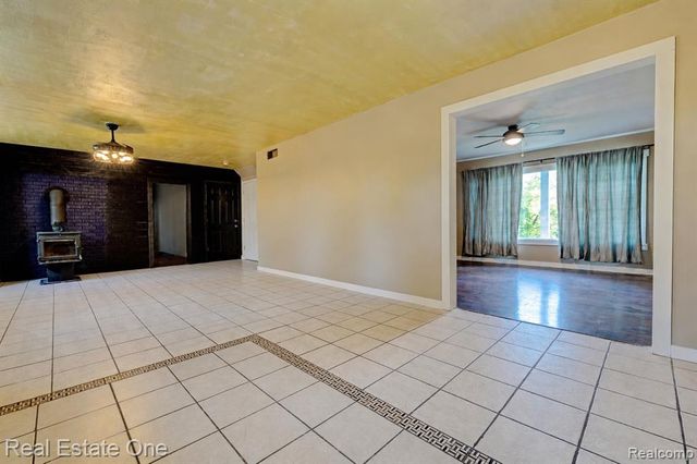 4161 Seymour Lake Road, Oxford, MI 48371
