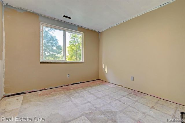 4161 Seymour Lake Road, Oxford, MI 48371