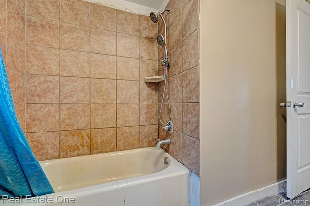 4161 Seymour Lake Road, Oxford, MI 48371