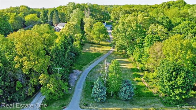 4161 Seymour Lake Road, Oxford, MI 48371