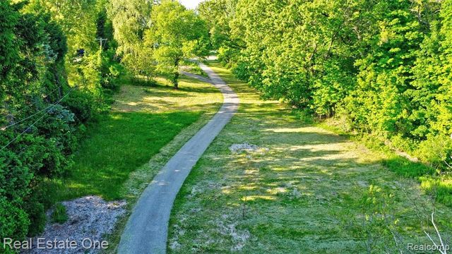 4161 Seymour Lake Road, Oxford, MI 48371