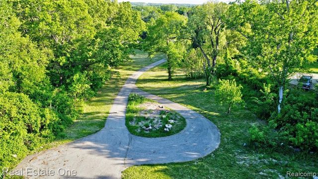 4161 Seymour Lake Road, Oxford, MI 48371