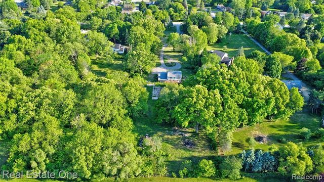 4161 Seymour Lake Road, Oxford, MI 48371