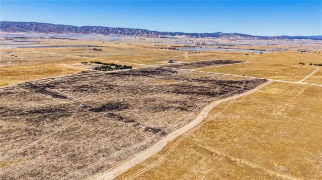 44800 80th West, Lancaster, CA 93536