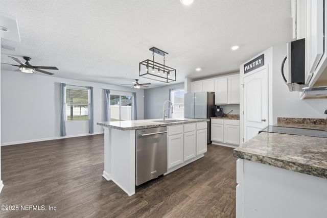 4298 WARM SPRINGS Way, Middleburg, FL 32068