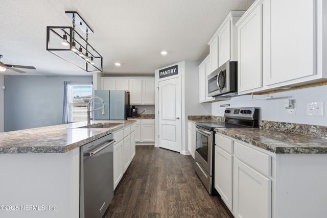 4298 WARM SPRINGS Way, Middleburg, FL 32068