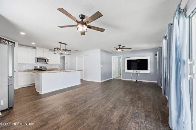 4298 WARM SPRINGS Way, Middleburg, FL 32068