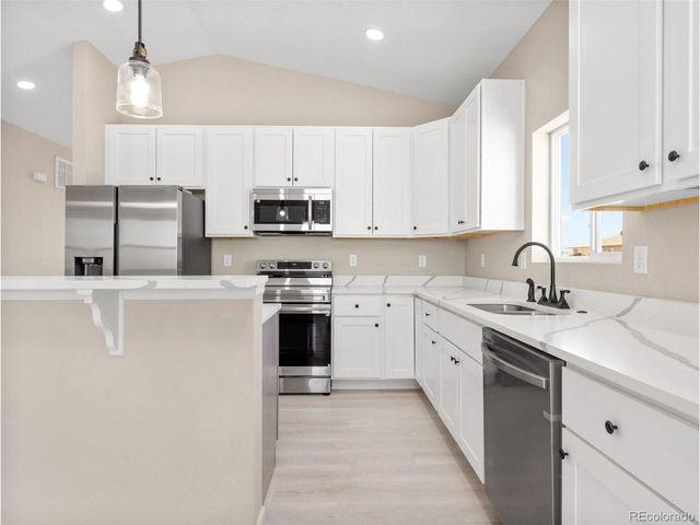 981 E Waverly Dr, Pueblo, CO 81007