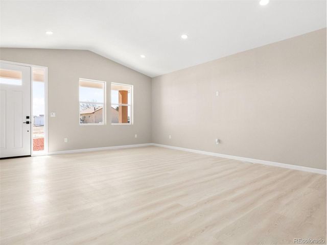 981 E Waverly Dr, Pueblo, CO 81007