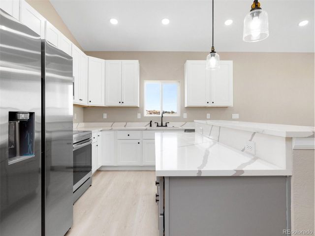 981 E Waverly Dr, Pueblo, CO 81007