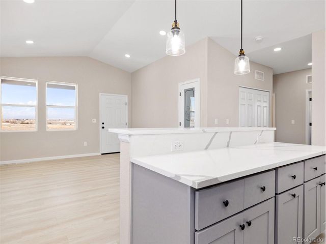 981 E Waverly Dr, Pueblo, CO 81007