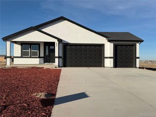 981 E Waverly Dr, Pueblo, CO 81007