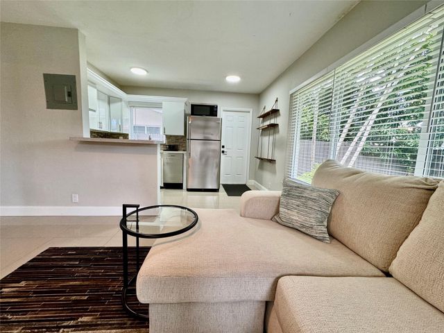 1005 NE 17th Court Unit B, Fort Lauderdale, FL 33305