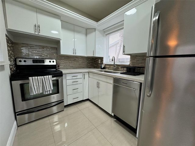 1005 NE 17th Court Unit B, Fort Lauderdale, FL 33305