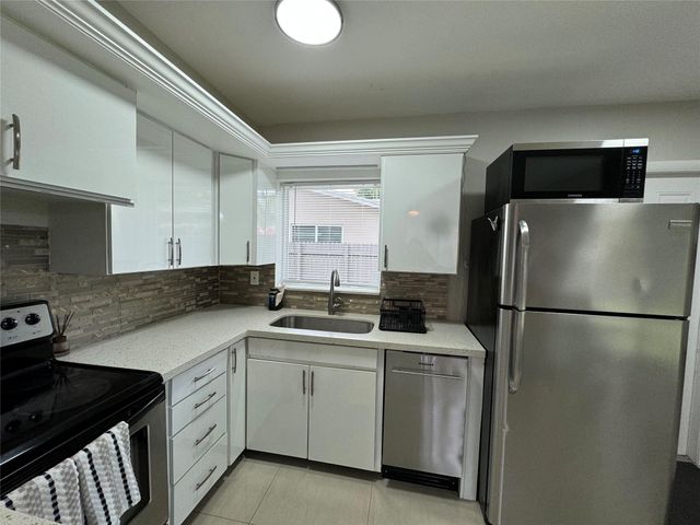 1005 NE 17th Court Unit B, Fort Lauderdale, FL 33305