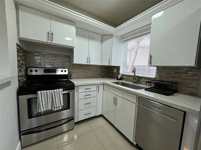 1005 NE 17th Court Unit B, Fort Lauderdale, FL 33305