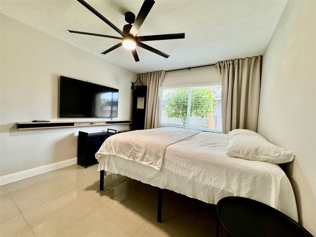 1005 NE 17th Court Unit B, Fort Lauderdale, FL 33305