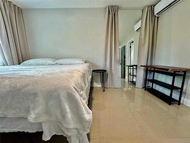 1005 NE 17th Court Unit B, Fort Lauderdale, FL 33305