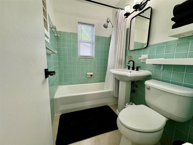 1005 NE 17th Court Unit B, Fort Lauderdale, FL 33305