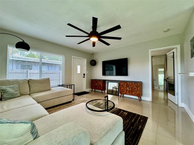 1005 NE 17th Court Unit B, Fort Lauderdale, FL 33305