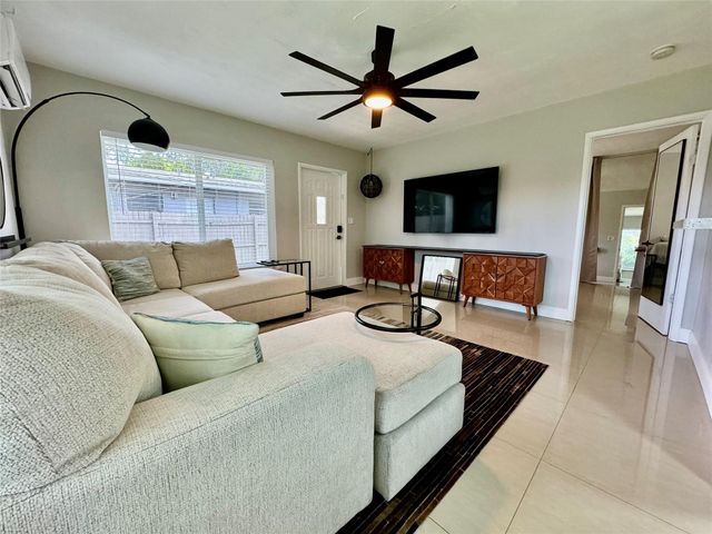 1005 NE 17th Court Unit B, Fort Lauderdale, FL 33305