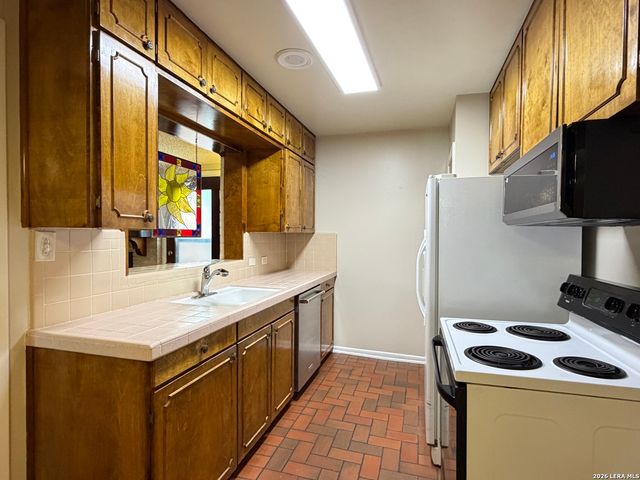 1219 ARROYA VISTA DR, San Antonio, TX 78213