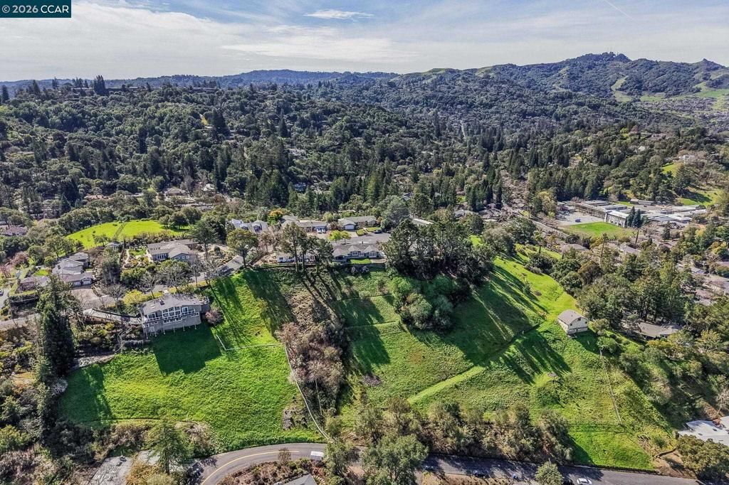 Image 3 of property listing at Park Lane Dr, Orinda, CA 94563