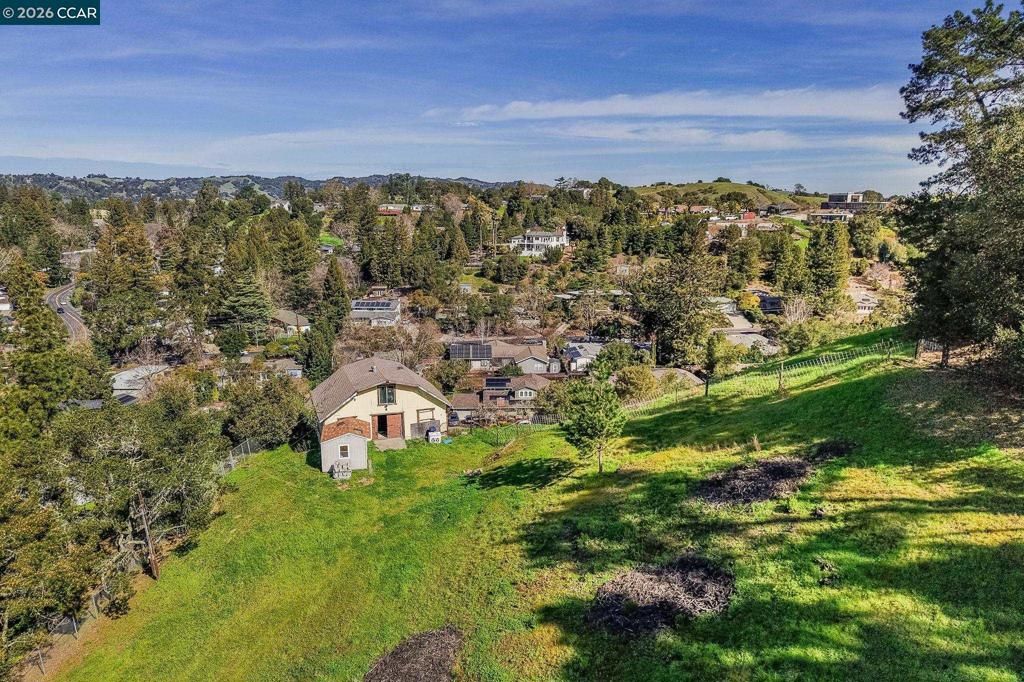 Image 5 of property listing at Park Lane Dr, Orinda, CA 94563