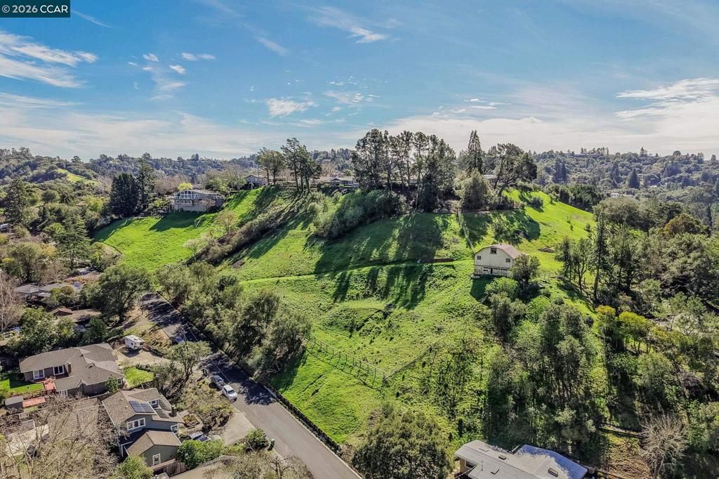 Image 6 of property listing at Park Lane Dr, Orinda, CA 94563