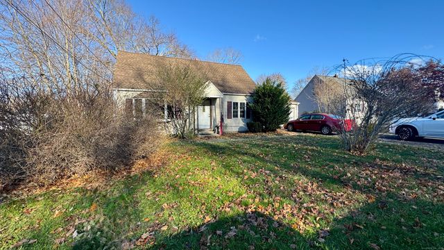 9 Warwick Lane, East Haven, CT 06512