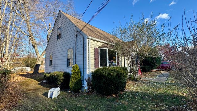 9 Warwick Lane, East Haven, CT 06512