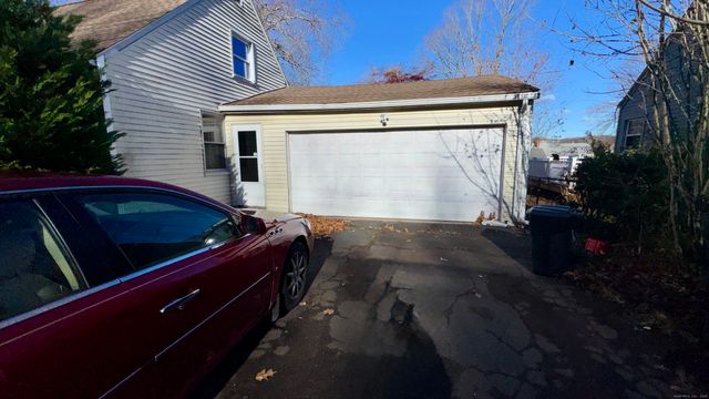 9 Warwick Lane, East Haven, CT 06512