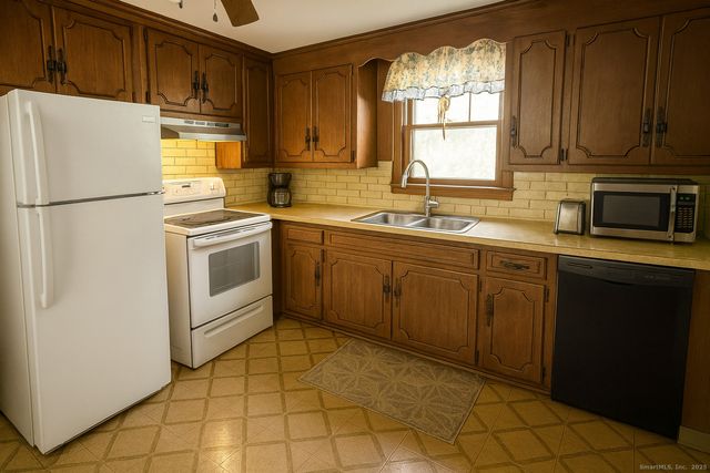 9 Warwick Lane, East Haven, CT 06512