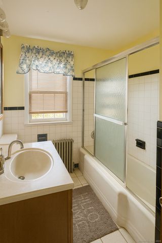 9 Warwick Lane, East Haven, CT 06512