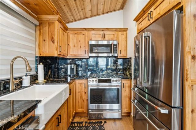 590 Arrowhead Villa, Lake Arrowhead, CA 92352