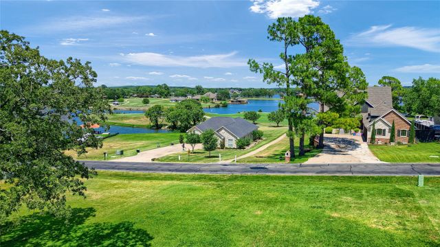 416 Kiowa Drive W, Lake Kiowa, TX 76240