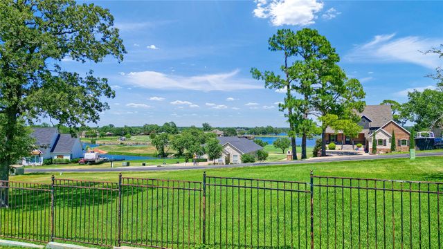 416 Kiowa Drive W, Lake Kiowa, TX 76240