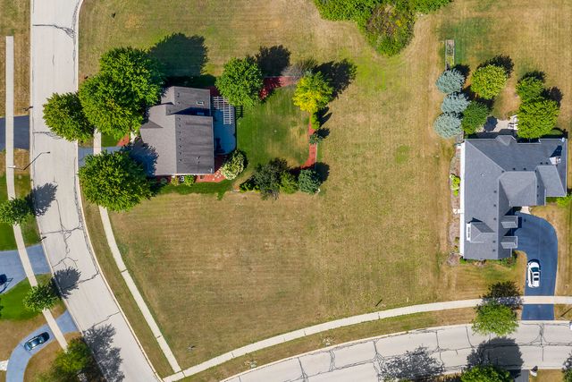 744 Merrill New Road, Sugar Grove, IL 60554