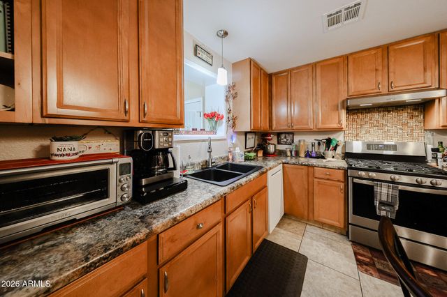 11621 N DESERT HILLS Drive W, Sun City, AZ 85351