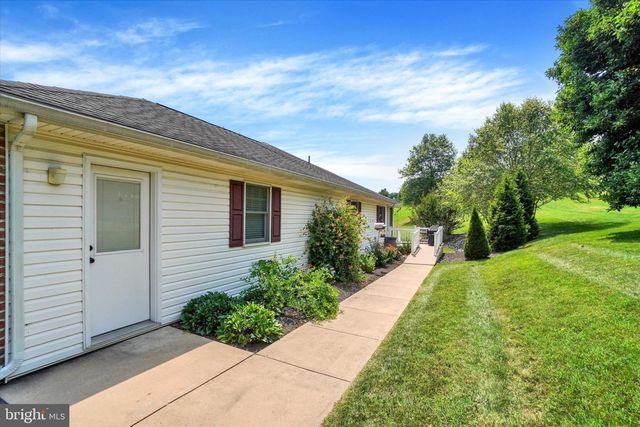 114 PARK ST, Seven Valleys, PA 17360