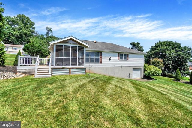 114 PARK ST, Seven Valleys, PA 17360