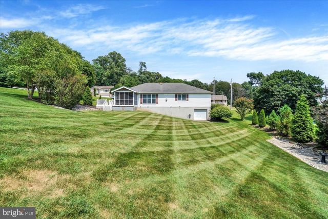 114 PARK ST, Seven Valleys, PA 17360